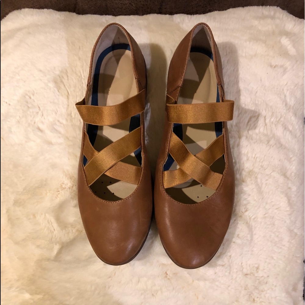 Hush Puppy Ballet Look Camel Colored Flats Sz 9.5